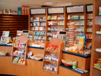 Linke Ladenseite / Apothekenprodukte