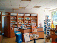 Rechte Ladenseite / Apothekennebenprodukte